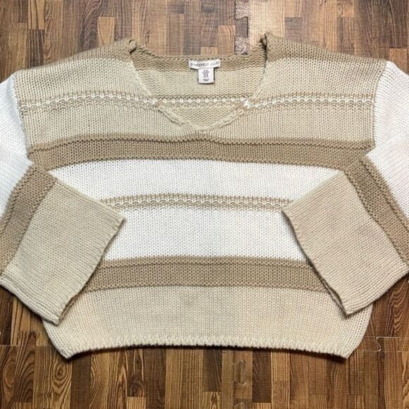 Sincerely Jules Woman’s oversized cropped tan/cream knit sweater. Size M - Picture 1 of 8
